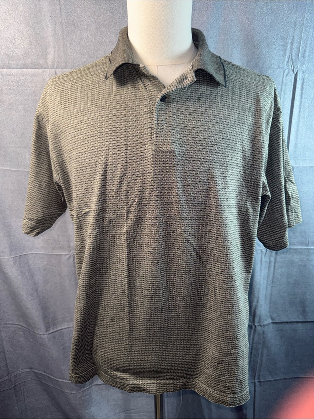 1543-Axist Men's Textured Polo in Olive